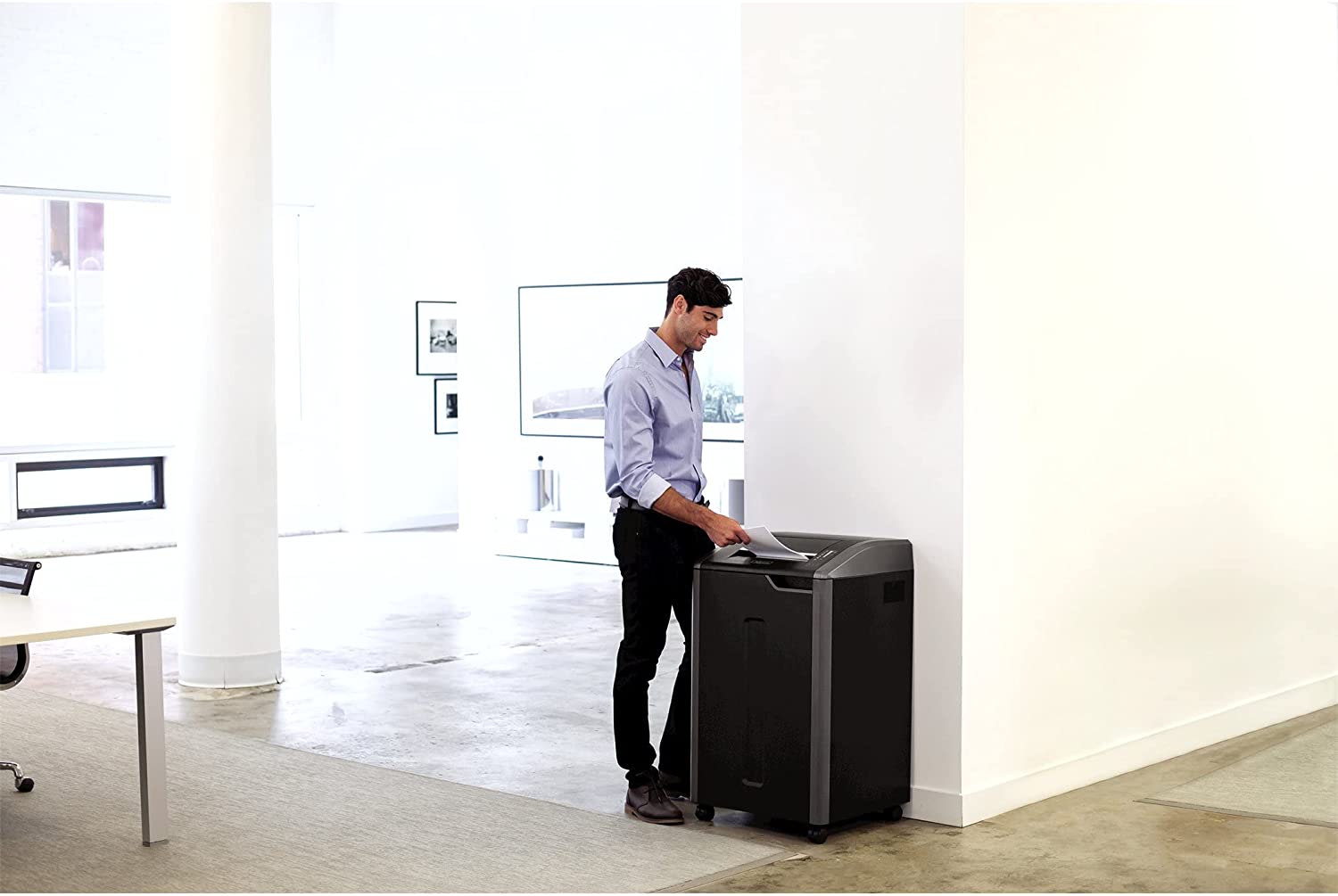 The image of Fellowes Powershred 425i Strip Cut Shredder in Office