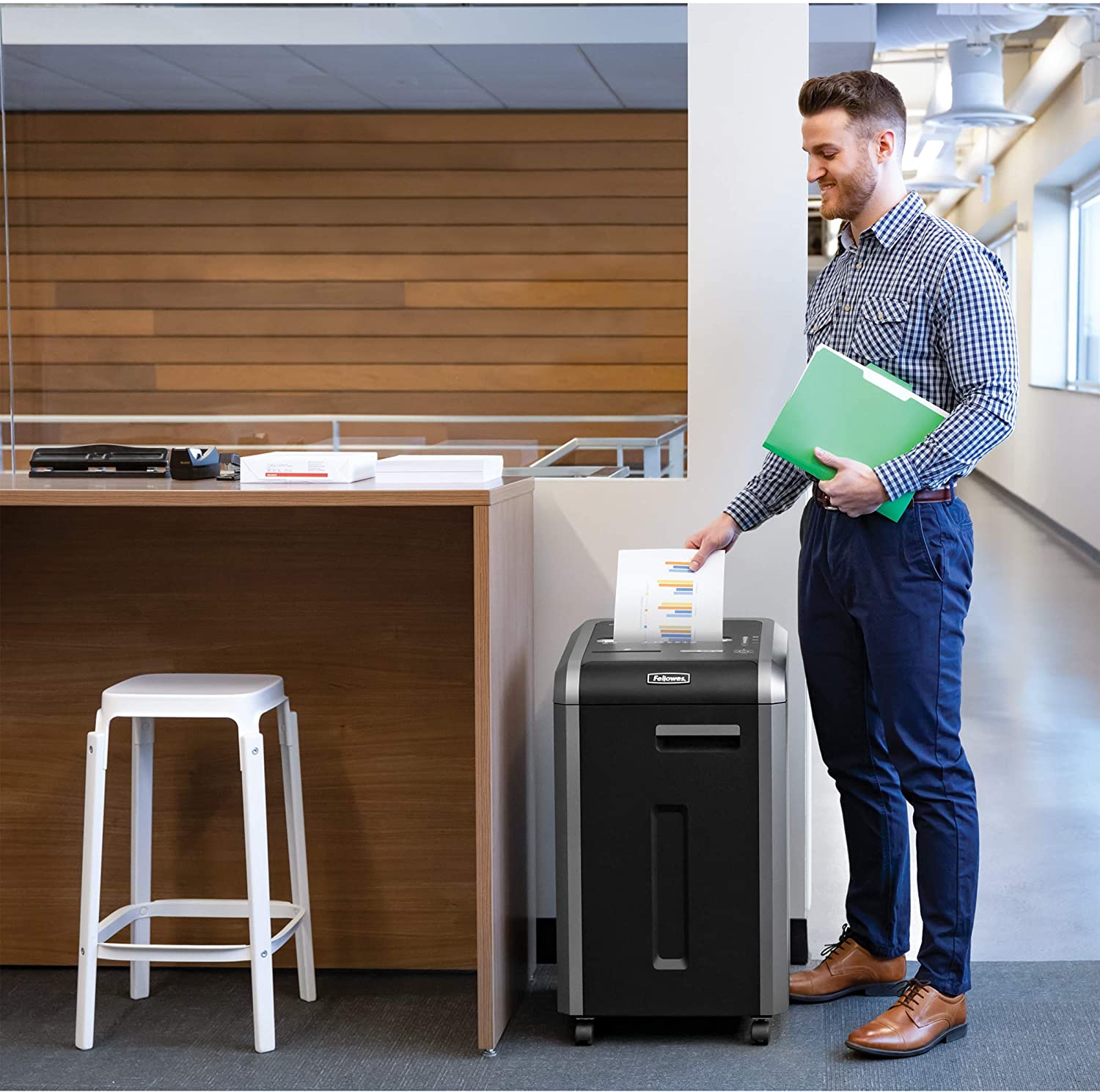 The image of Fellowes Powershred 225i Strip Cut Shredder in Office
