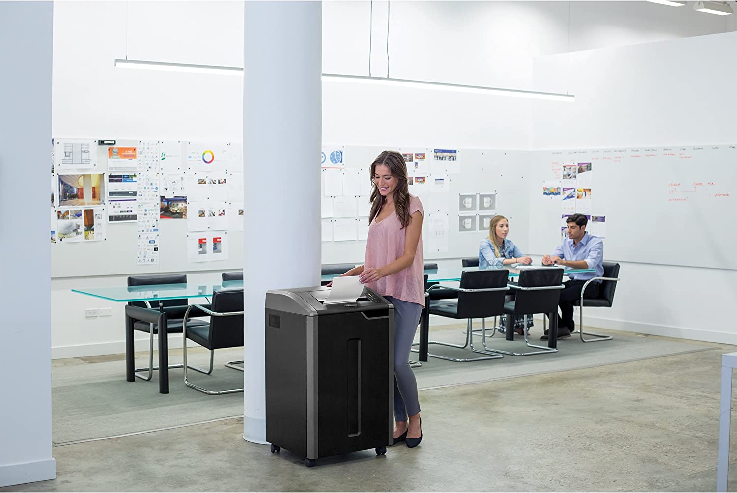 The image of Fellowes Powershred 425i Strip Cut Shredder in Office